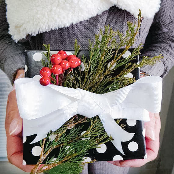 Easy Gift Wrapping Tips for the Holidays